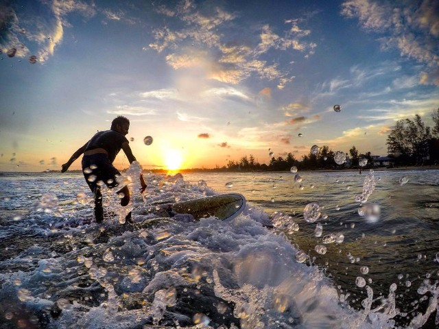 Surfing in Sri Lanka 2016